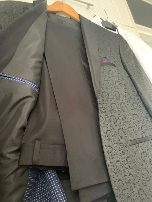 Costum mire purtat câteva ore