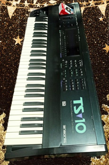 Ensoniq ts 10 sotiladi.  3-5 Versiya