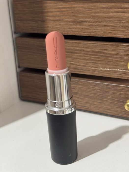 Mac червило creme cup