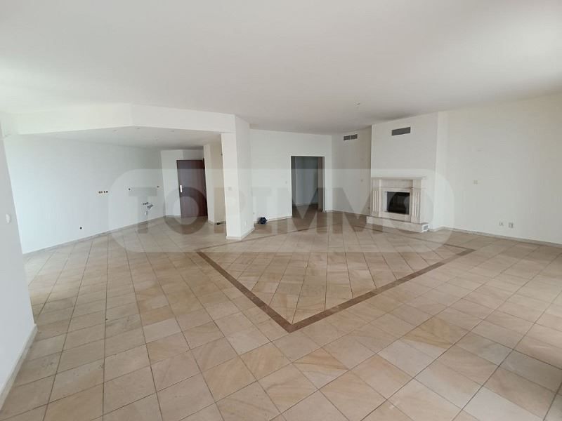 Продава се Четиристаен апартамент в с. Топола, Област Добрич - 275 кв.м за 910 €/кв.м - Снимка #3