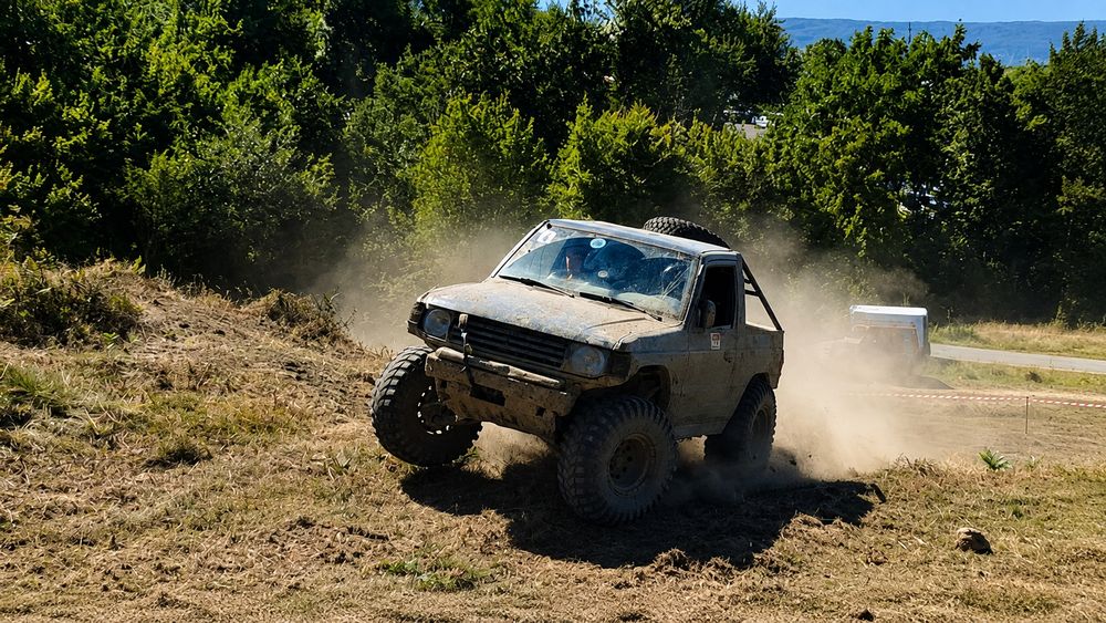 Vând mitsubishi pajero