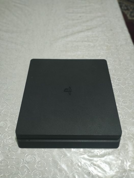 Ps 4  4 ta orginal pult 10+oyini bor xotira 1 tb