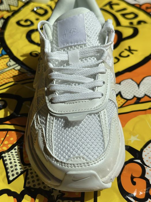 Обувки  NIKE V2K RUN