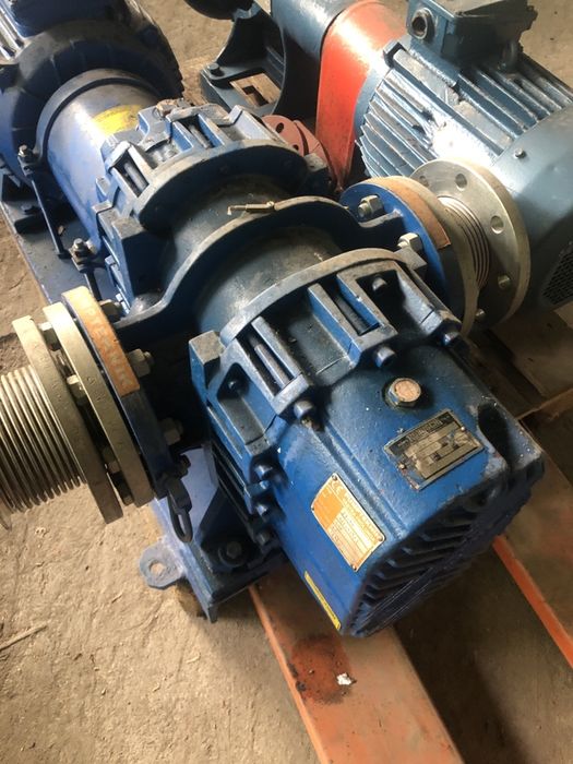 Винтова вакуум помпа с електромотор