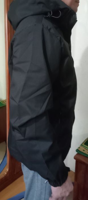 Продам ветровку новая