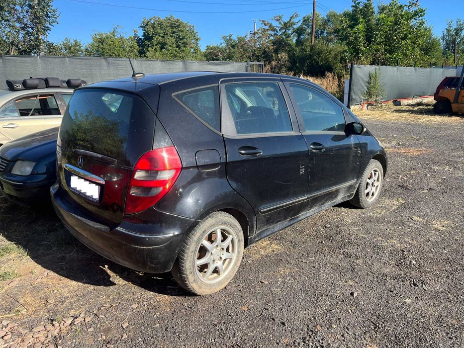 Dezmembrez Mercedes Benz A150 W169 negru 2006 4usi benzina