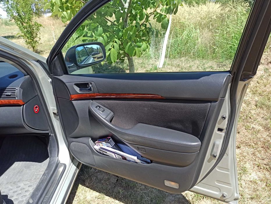 Toyota Avensis T25 - 2.2 diesel