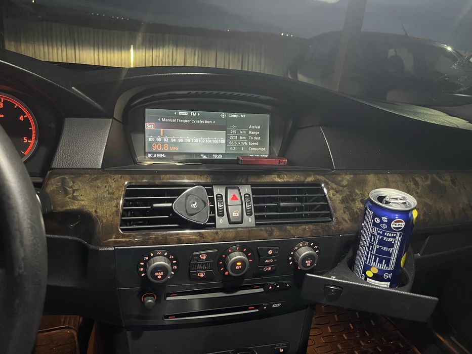 BMW 5 Series 0 — imagine 3