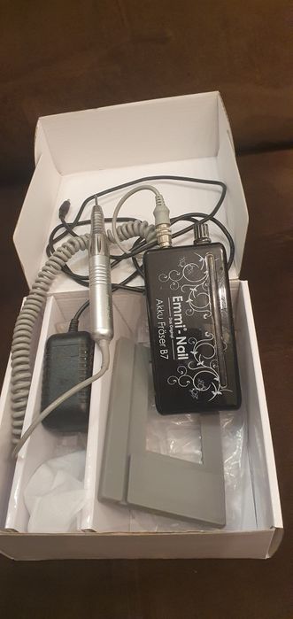 Masa manichiura si freza Emmi Nail Akku Fraser B7