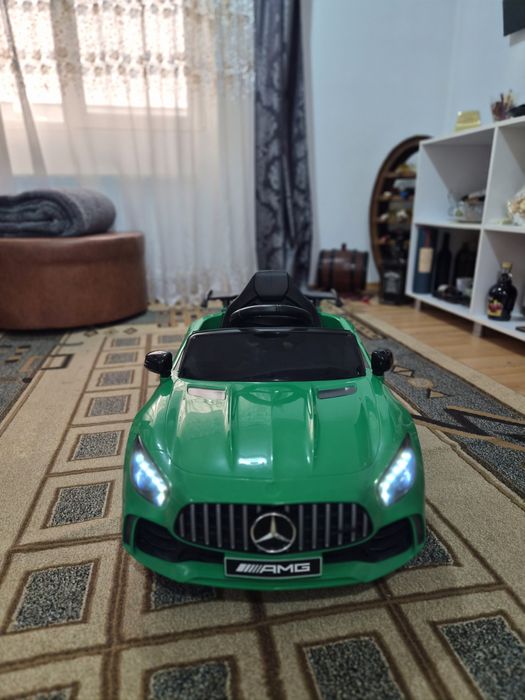 Vând mașinuță electrică copii Mercedes-Benz AMG GT 12V – stare excelentă