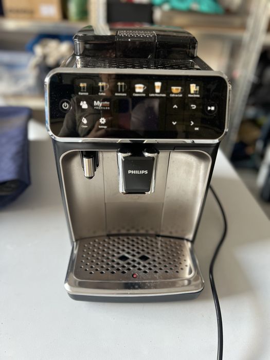 Кафемашина автоматична Philips LatteGo EP5447/90