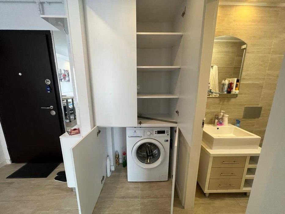 Inchiriez direct proprietar apartament 2 camere Cosmopolis, parcare.
