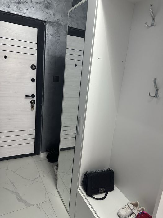 Портманто с огледало и закачалки