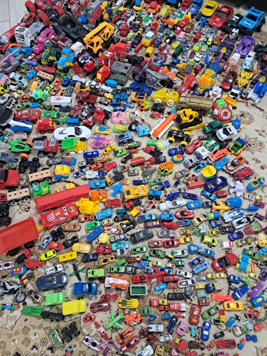 Машинки разные продам.