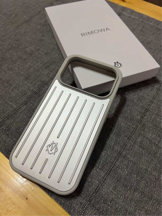 Husa Rimowa iPhone 17 Pro Max Silver