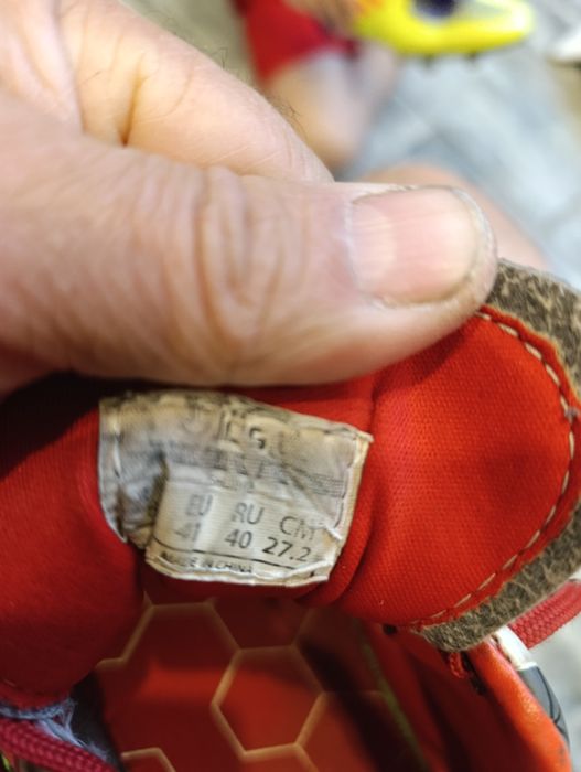 Продам футбольные бутсы