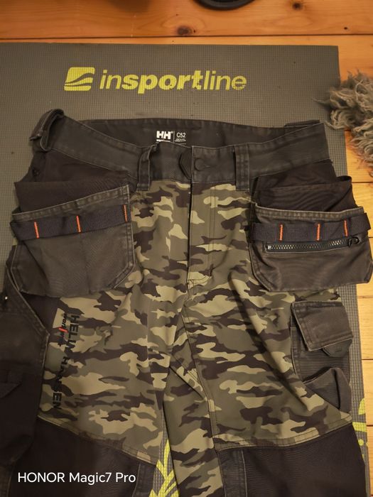 Мъжки работен панталон ,Тези панталони са модел на Helly Hansen Chelsea Evolution.