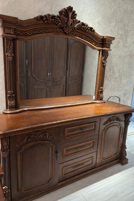 Продаётся спальний гарнитур срочно