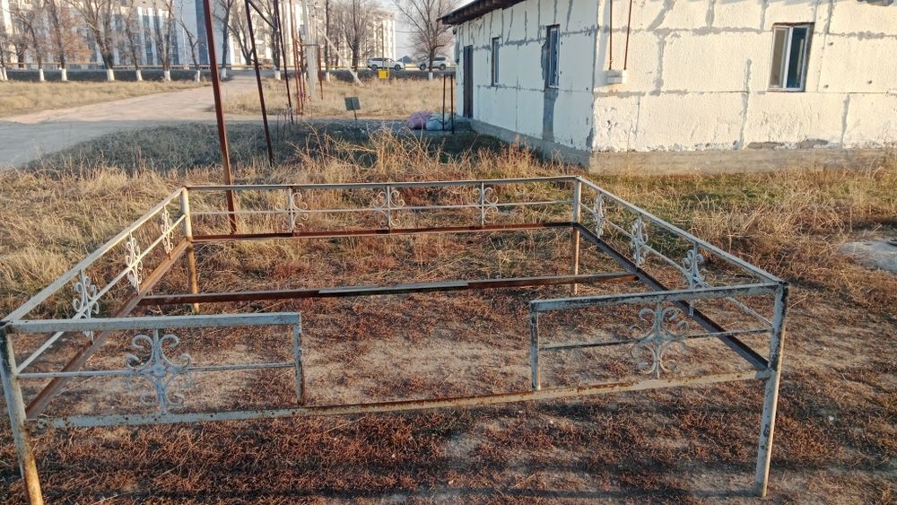 тапчан,кран,апалкы-ағаш,паддон сатылады.