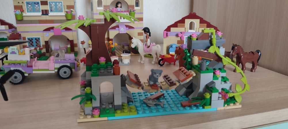 Продам два набора Lego friends (Лего)