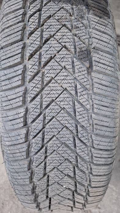 4 anvelope Iarna 2024 Royal Black 215/65R17