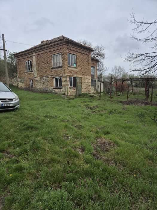 Продавам селски имот в с. Беджене