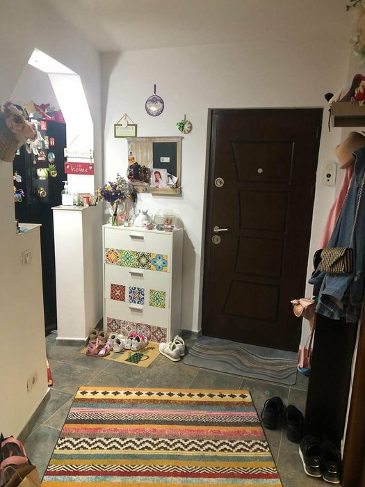 Vând apartament cu 3 camere