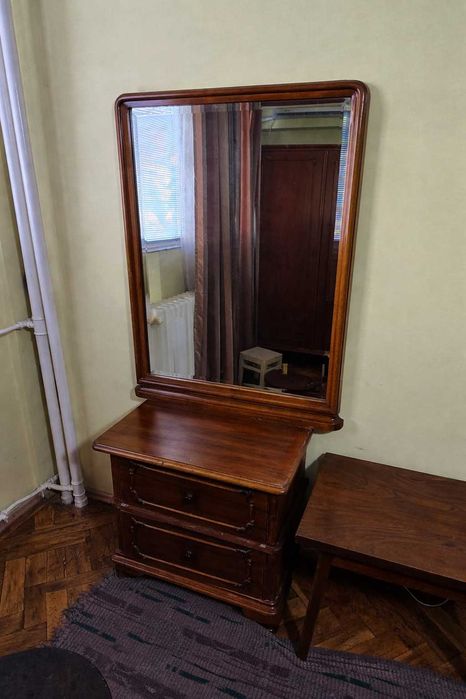 Comodă vintage din lemn masiv cu oglindă mare