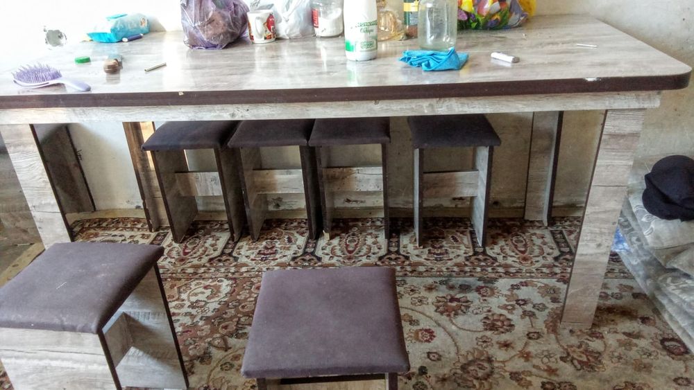 Стол 8табуреткасымен