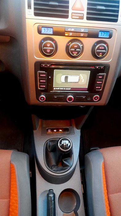 VOLKSWAGEN Touran 2010 — imagine 19