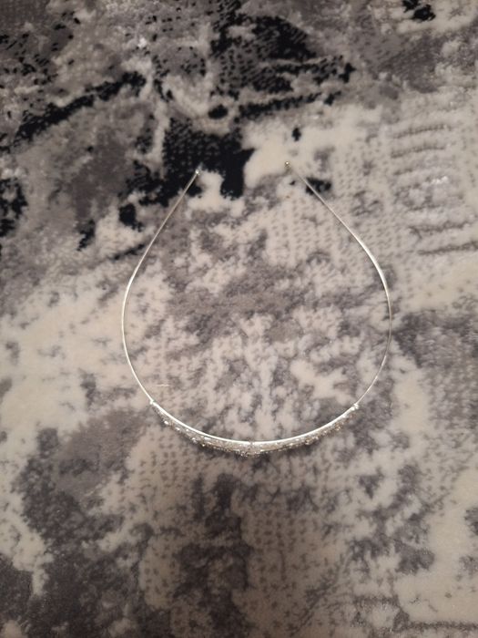 Tiara elegantă cu cristale strălucitoare