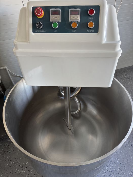 Vand malaxoare 130 si 260 litri