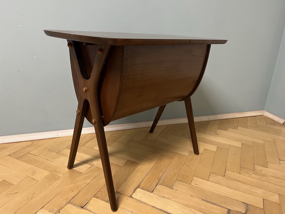 Помощна маса / 50-те