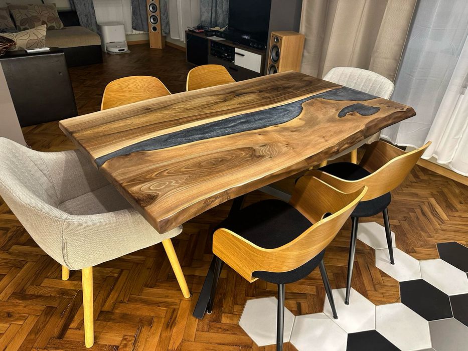 Плотове за трапезна маса от дърво и епоксидна смола