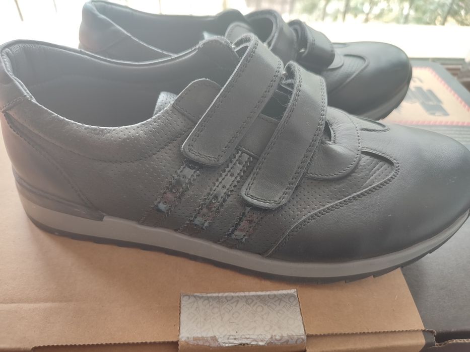 Подростковая обувь. Состояние новое. 38 размер.