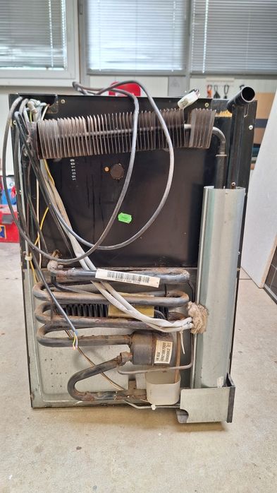 Хладилник  Dometic за кемпер/ каравана на газ, 12 V  и 220 V