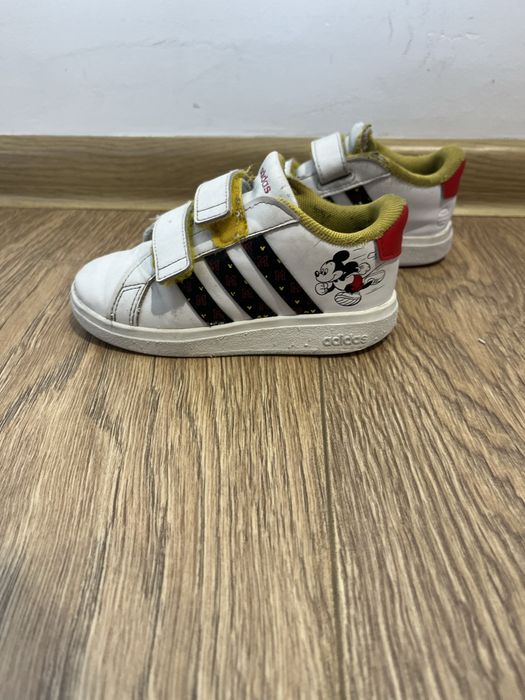 Маратонки Адидас 26н