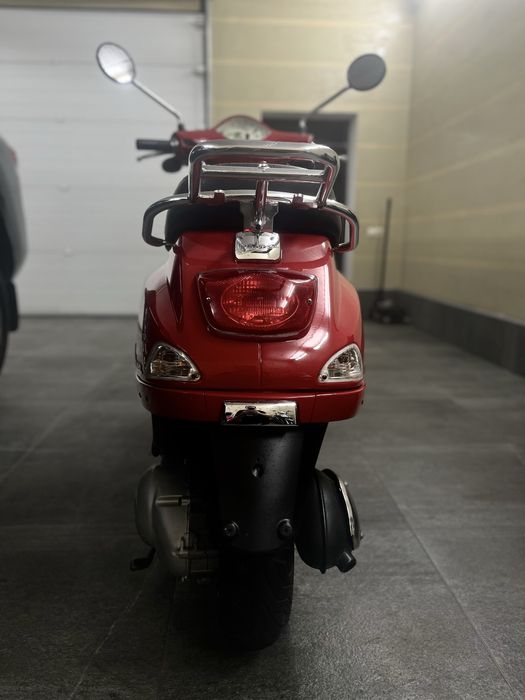 Продам скутер Vespa LX150IE