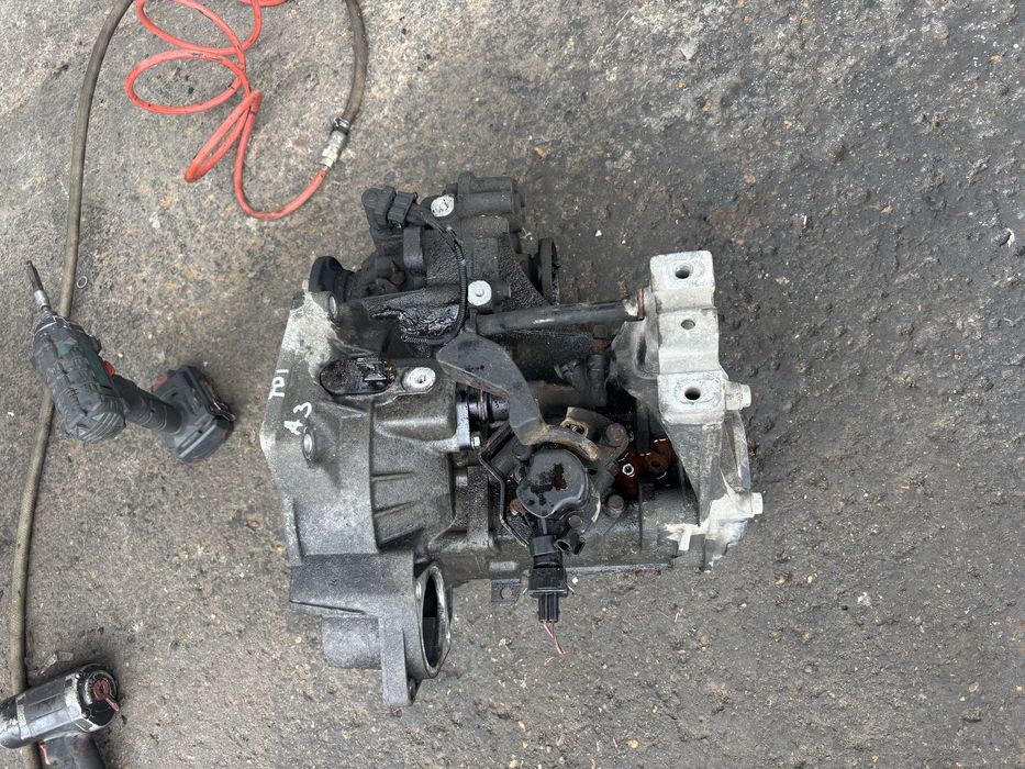 Audi A3 VW Golf Двигател скоростна кутия турбина стартер