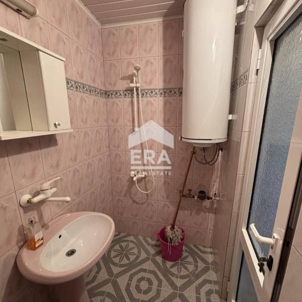 Продава се Двустаен апартамент в Хасково, Център - 50 кв.м за 1224 €/кв.м - Снимка #8