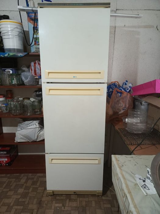 Продам холодильник