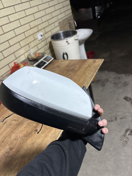 Кобальт правый баковой зеркало