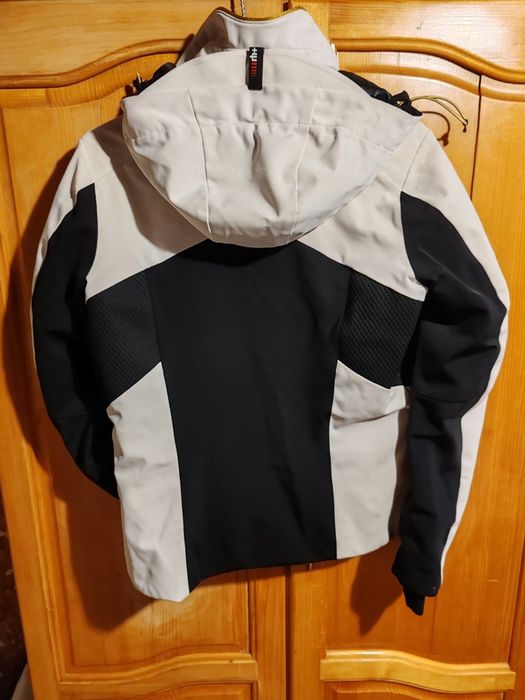 Маркова ски  екипировка.Нова,красива стилна.