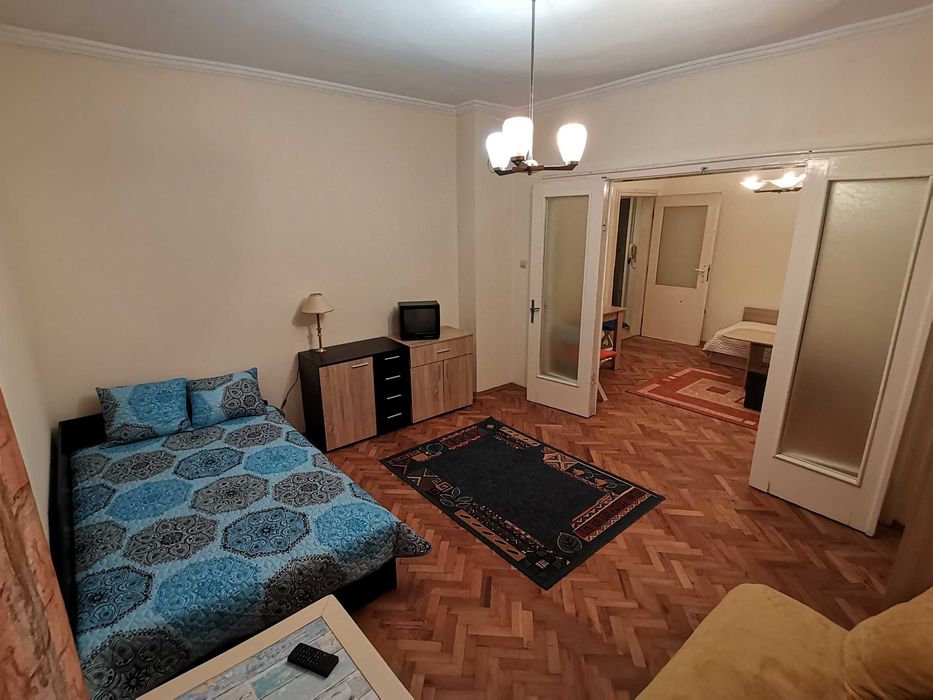 Дава се под наем Двустаен апартамент в Бургас, Център - 70 кв.м за 204 € - Снимка #3