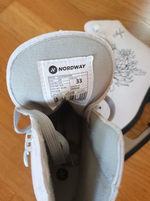 Коньки фигурные белые