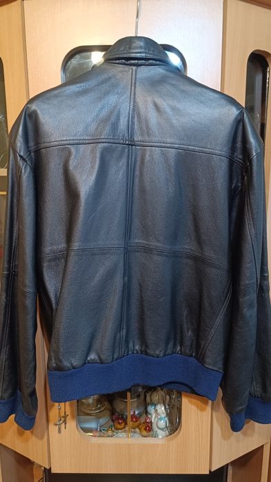 Vând geaca de piele