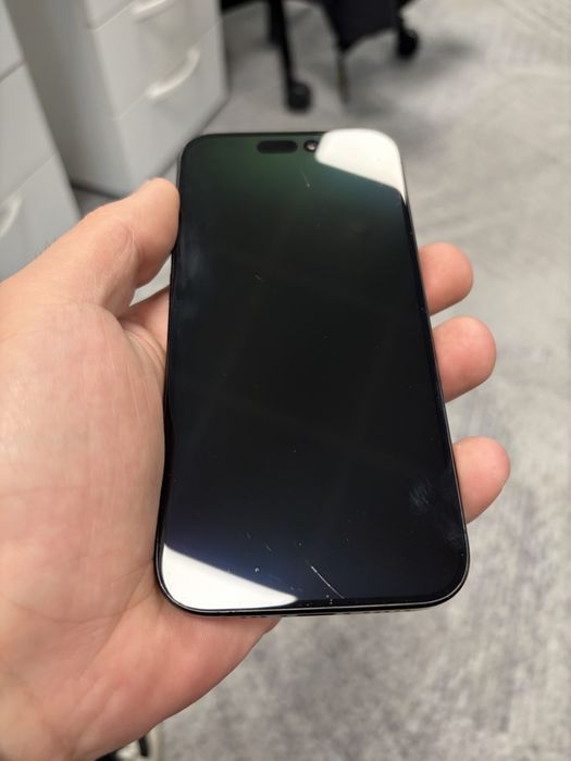 Iphone 15 pro liber de retea