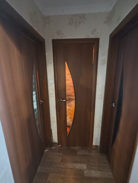 Продам меж комнатные двери 4шт