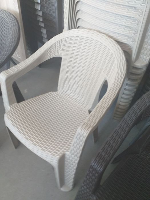 Vand scaune de terasă premiu deosebite