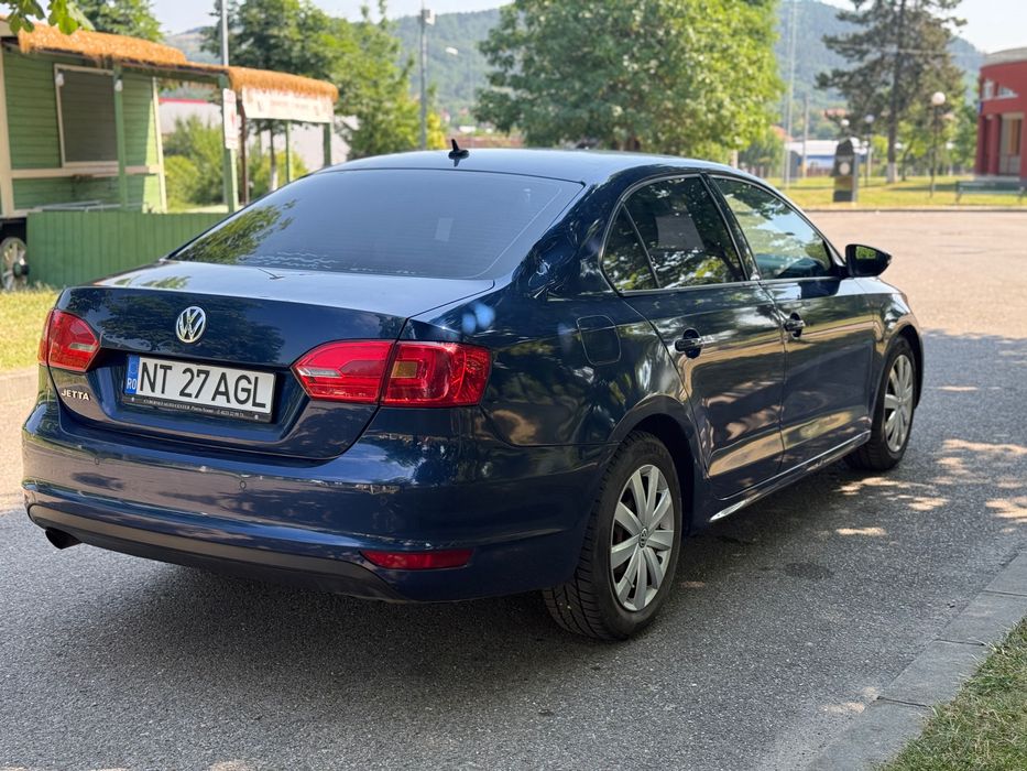 VOLKSWAGEN Jetta 2012 — imagine 3